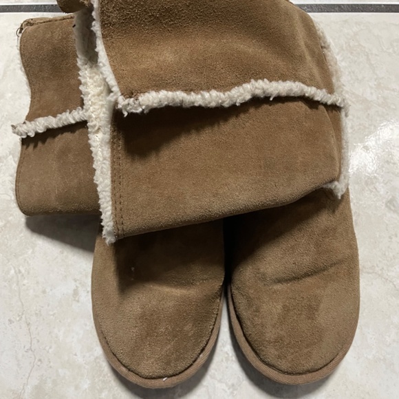 American Eagle warm boots - Picture 2 of 3